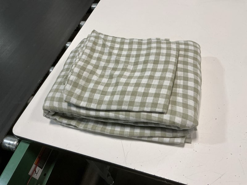 Condition photo showing Good Condition for quince, european linen sheet set 3 pieces king color: solid