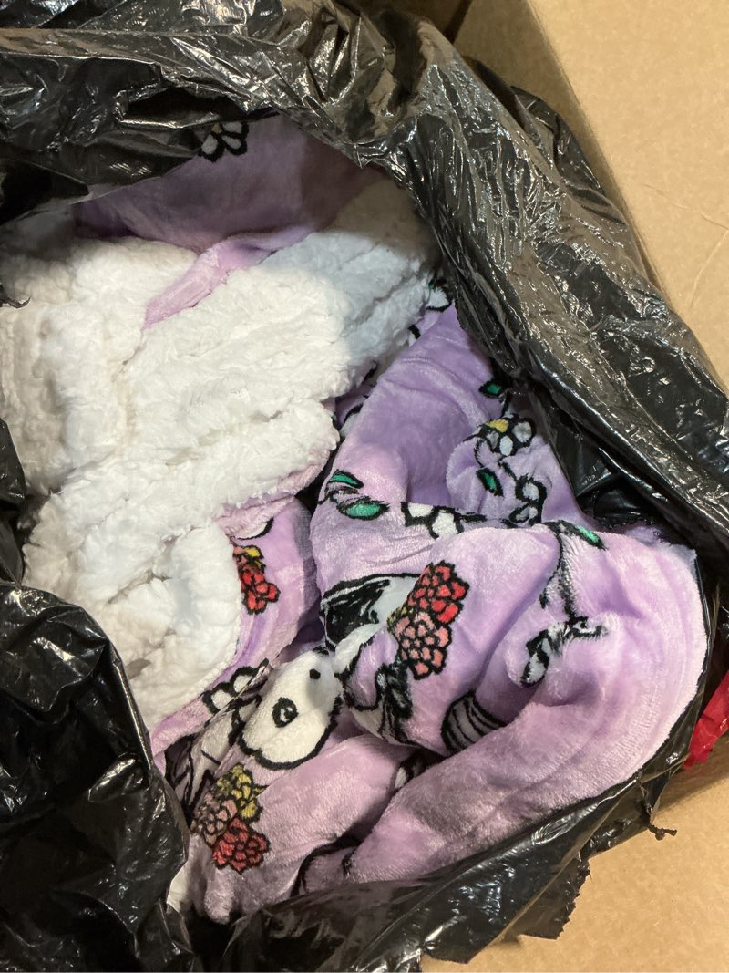 Condition photo showing Good Condition for berkshire blanket peanuts® sherpa blanket, 480gsm warm reversible heavy thick blanket for couch, bed & travel (snoopy's floral wreath purple, king size 90" x 108") snoopy's floral wreath purple king (90 in x 108 in)