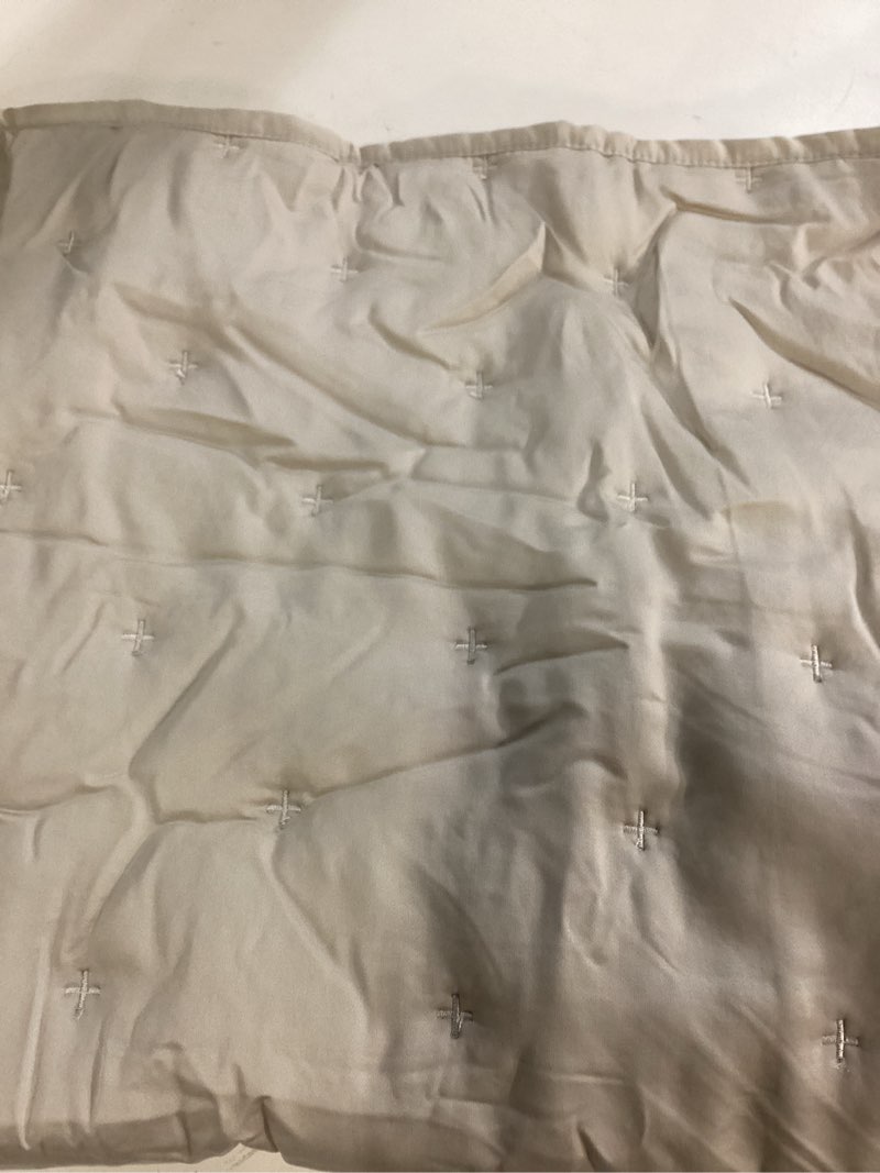 Condition photo showing Good Condition for sham set 20”x26”