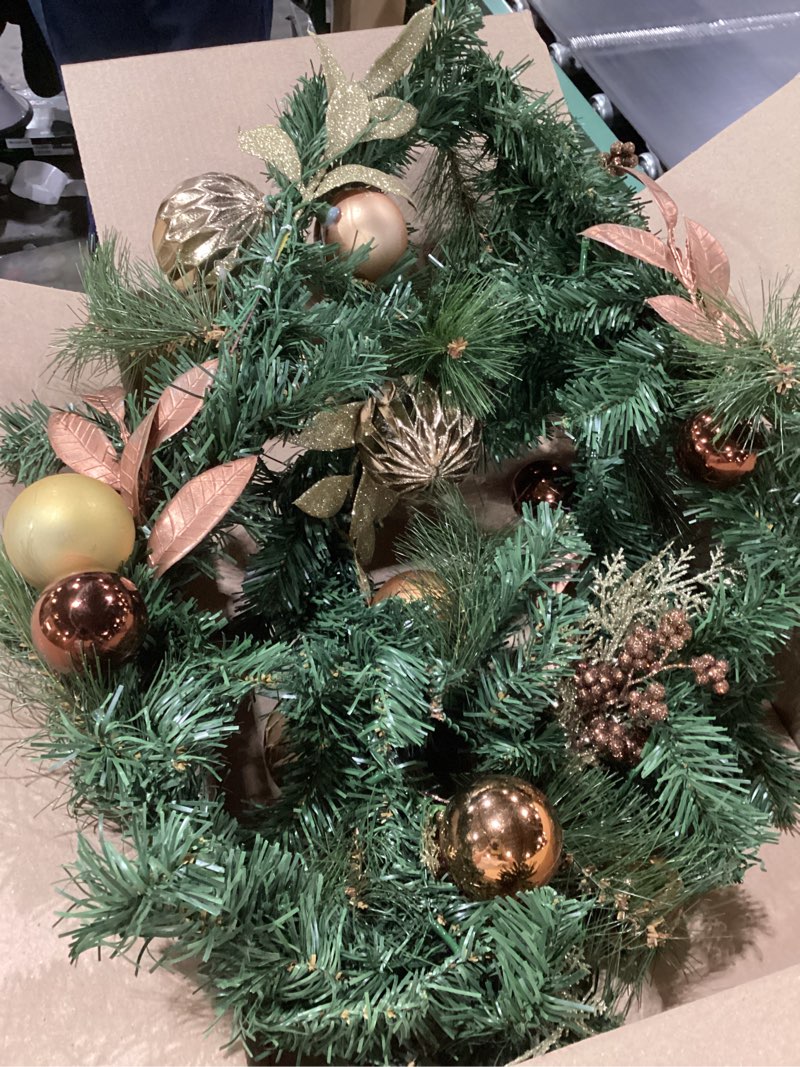 Christmas garland with brown ordiments