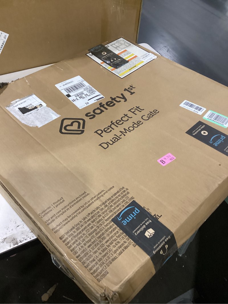 Condition photo showing New/Like New for Safety Gate - White, 28" to 42"