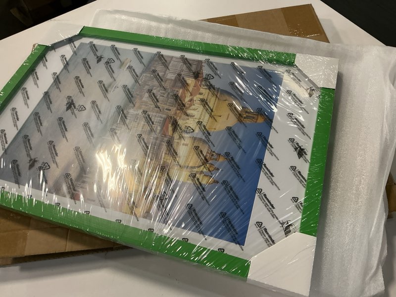 Condition photo showing New/Like New for wyooxoo 12x18 Picture Frame Made of Solid Wood Green Photo Frames Display Pictures 11x14 with Mat or 12x18 Without Mat Colorful Frame For Horizontal Vertical Wall Mounting Green 12" x 18" ( 1 Pack )