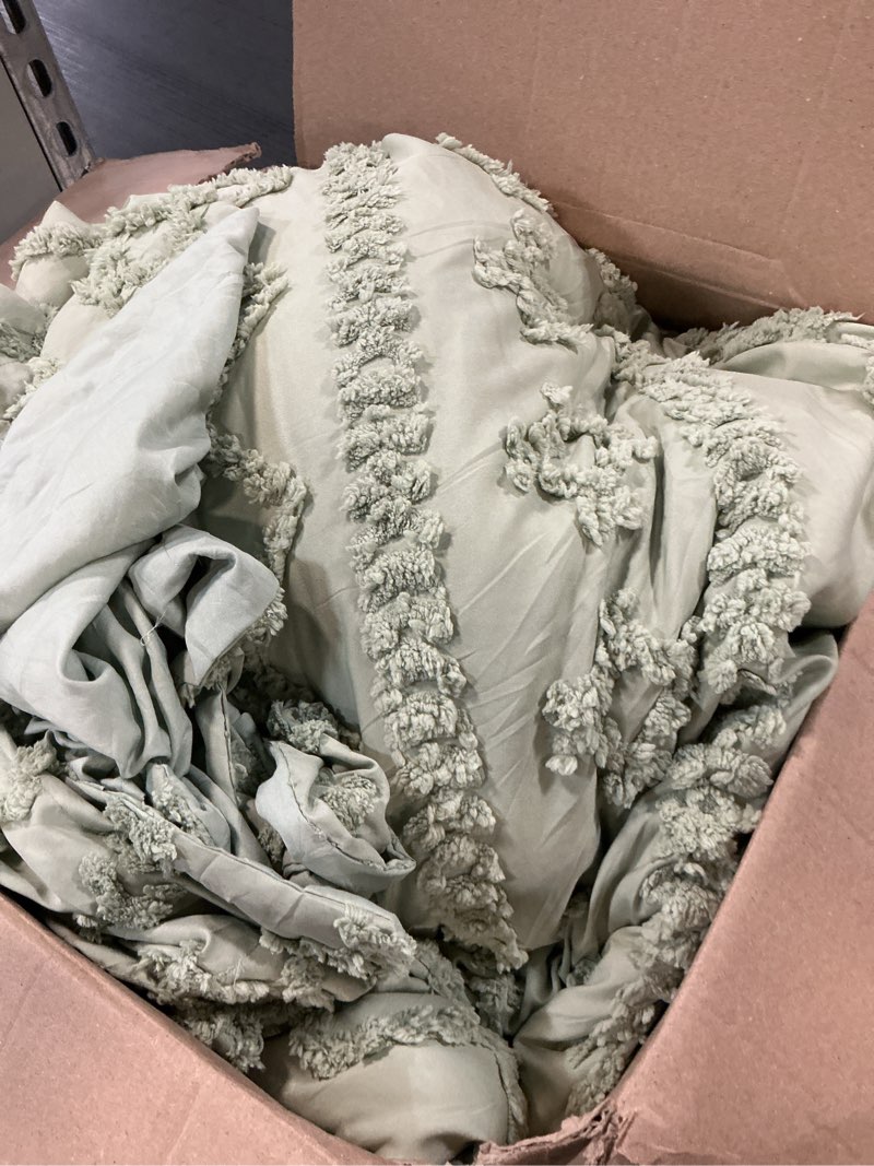 Condition photo showing Good Condition for Bedsure Tufted Boho Comforter Set King Size - Sage Green Boho Bed Set, GentleSoft™ 3 Pieces Farmhouse Shabby Chic Embroidery Bedding, Gifts for Woman, Soft Jacquard King Comforter for All Seasons King 12 - Sage Green - Elegant