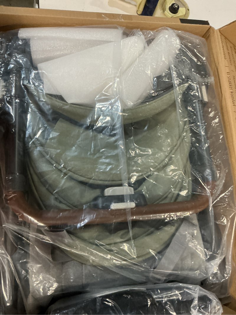 Condition photo showing New/Like New for Ergobaby Metro+ Deluxe Compact Baby Stroller, Lightweight Umbrella Stroller Folds Down for Overhead Airplane Storage (Carries up to 50 lbs), Car Seat Compatible, Empire State Green Empire State Metro+ Deluxe