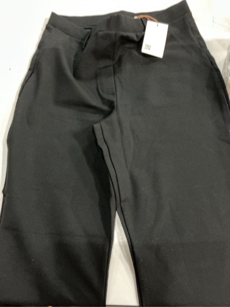 Condition photo showing New/Like New for ultra-stretch ponte straight leg pants size m black quince