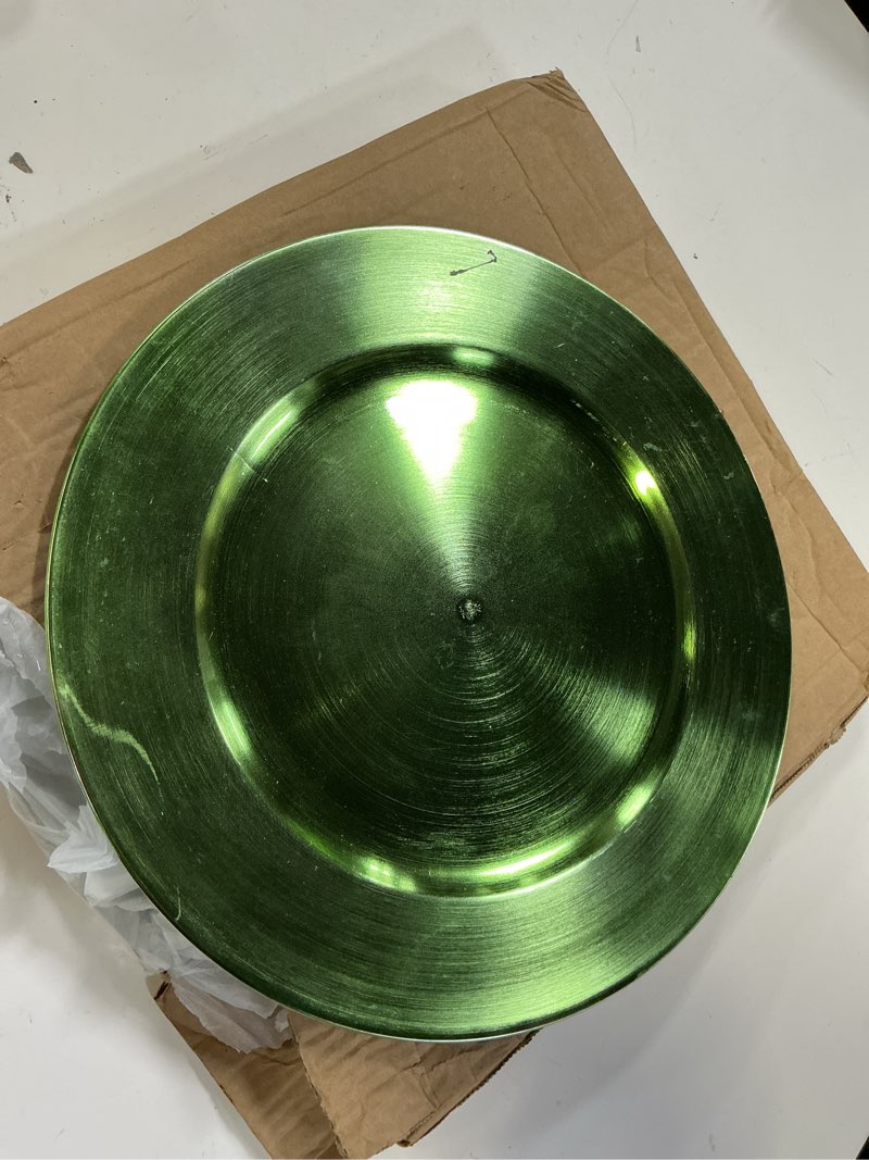 Condition photo showing Good Condition for saro lifestyle classic design charger plates (set of 4)