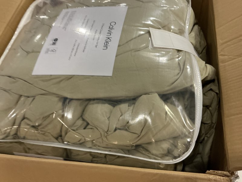 Condition photo showing Good Condition for Calvin Klein - Queen Comforter Set, Modern Cotton Washed Percale Bedding with Matching Shams, Oeko-Tex Certified (Washed Percale Green, Queen) Queen Washed Percale Green