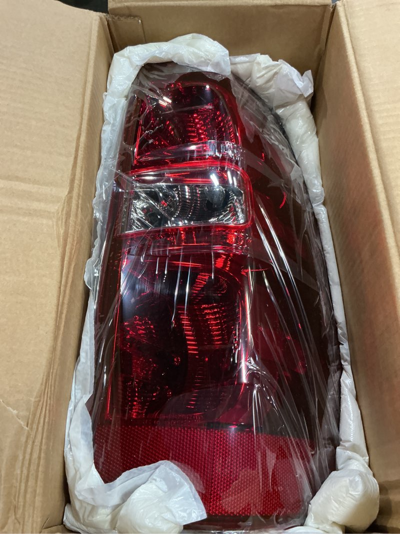Condition photo showing Good Condition for 2060 auto parts - used 2012 chevrolet tahoe tail lamp