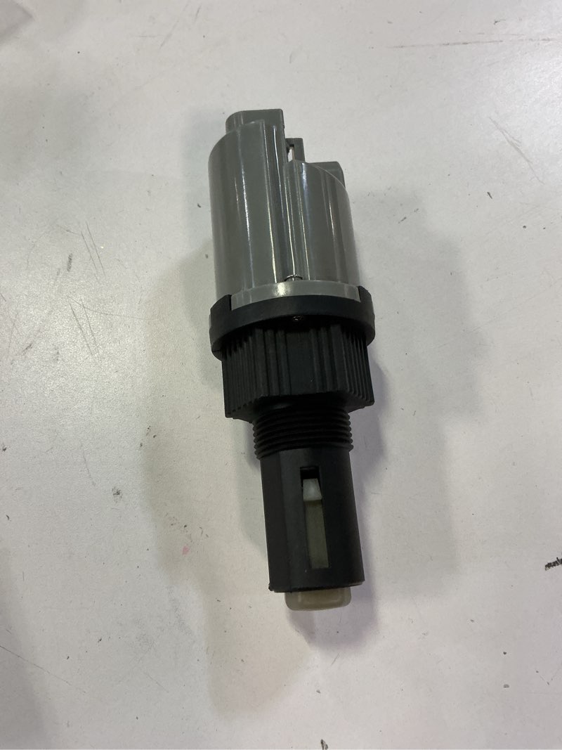 Condition photo showing Good Condition for 600-101 4WD Actuator Fit for Chevy Silverado Avalanche K1500 K2500 K3500 GMC Canyon Yukon Cadillac Escalade Isuzu i-350 i-370 4x4 Front Differential Axle Actuator, OEM 8260600730 26060073