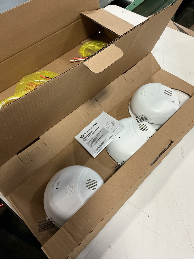 Condition photo showing Good Condition for First Alert 9120B Smoke Detector, Hardwired Alarm with Battery Backup, 3-Pack