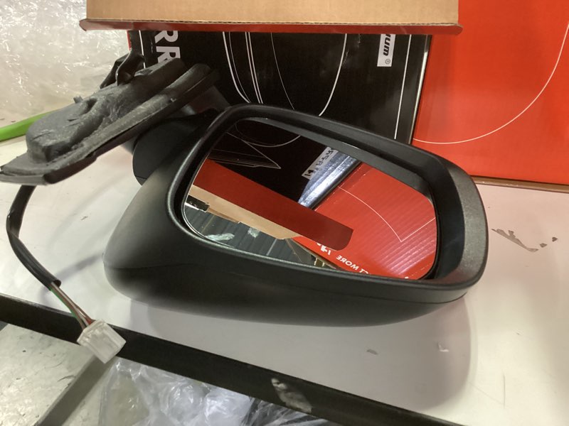 Condition photo showing New/Like New for Apremium side mirror, set of 2 