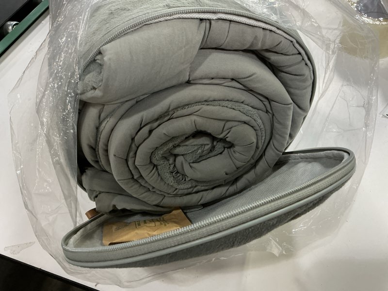 Condition photo showing Good Condition for UGG Twin XL/Twin Comforter Set – 2 Piece Luxury Reversible Plush Twin Bed Set with Down Alternative Fill, Soft Comforters Bedding Set with a Pillow Sham for Home & Bedroom Decor, Seal Gray (Corey) Seal Gray Twin/Twin XL