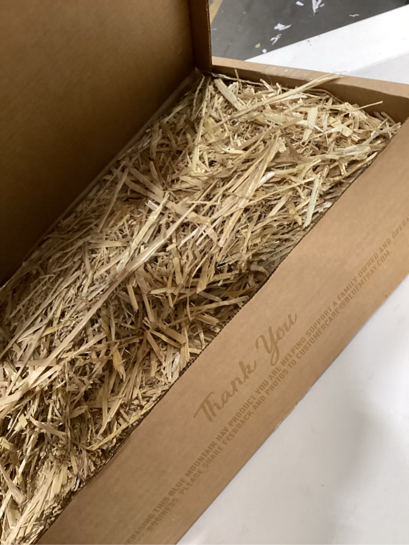 Condition photo showing Good Condition for Bedding straw