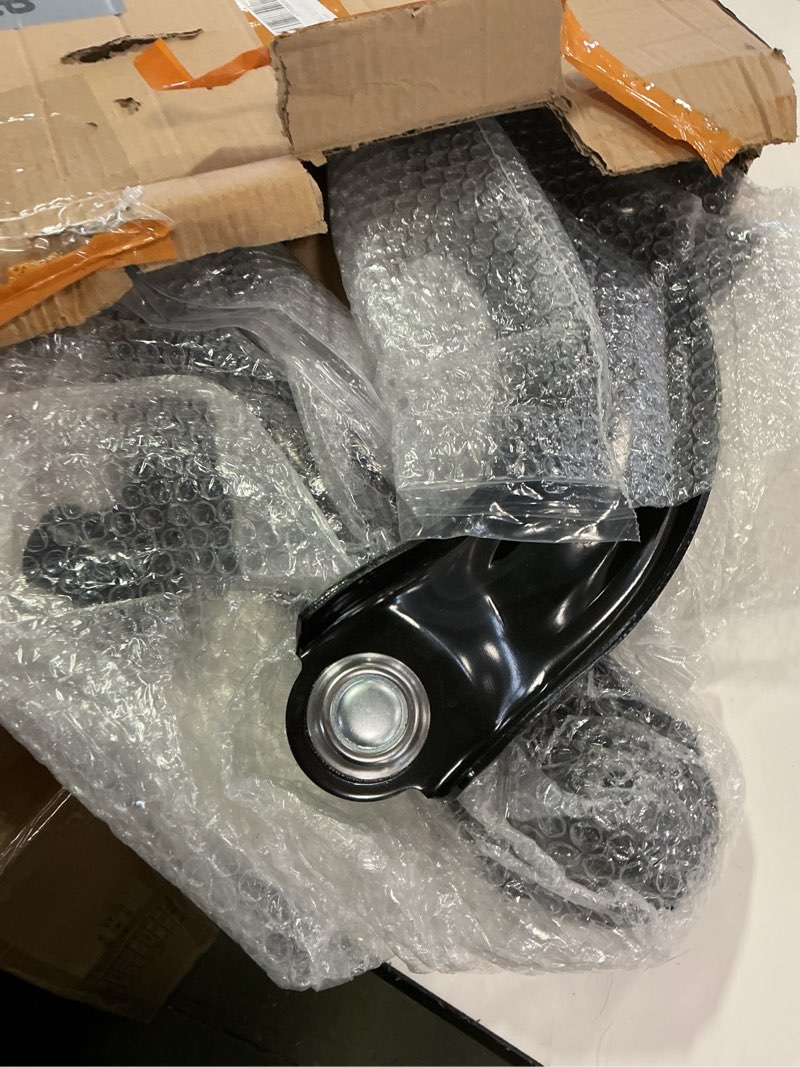 Condition photo showing Good Condition for NewYall Front Lower Left and Right Suspension Control Arms with Ball Joint Assembly for Chevrolet City Express 2.0L 2015-2018, Nissan NV200 2.0L 2013-2020, Sentra 1.8L 2013-2019