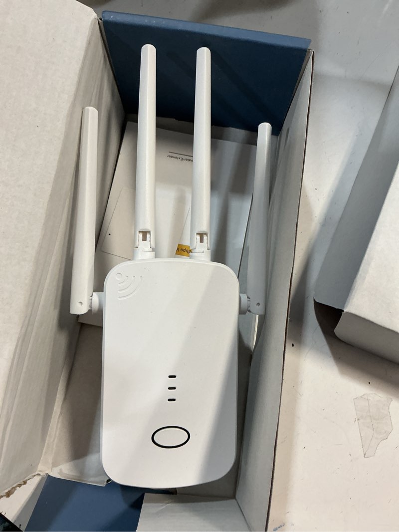 Condition photo showing Good Condition for wifi extender, 2.4g wifi extender signal booster – 10888 sq ft, 80 devices supported & 1-tap faster setup silver-white-05