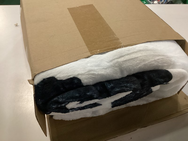Condition photo showing Good Condition for Bokon Cow Stuff for Girls, Christmas Cow Gift Set Include 20 oz Stainless Steel Tumbler with Lid and Straw 50" x 60" Warm Blankets Animal Socks Cosmetic Bag Lipstick Holder Scrunchies Sticker