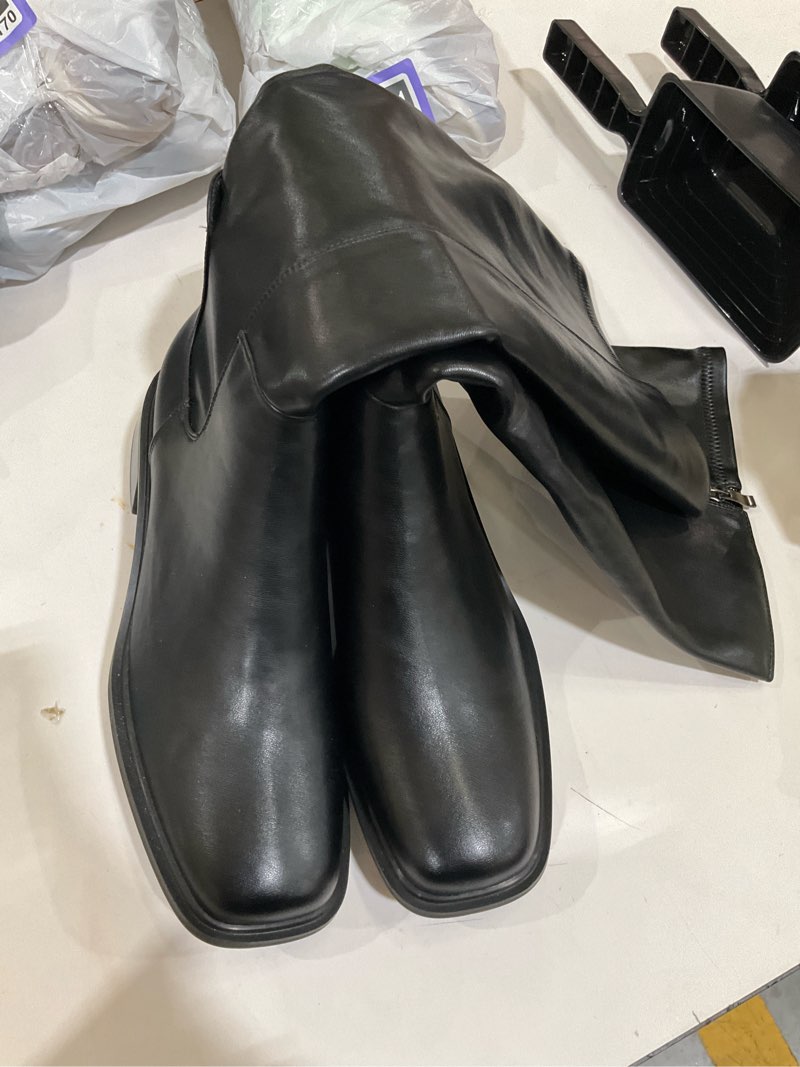 Black boots size 11