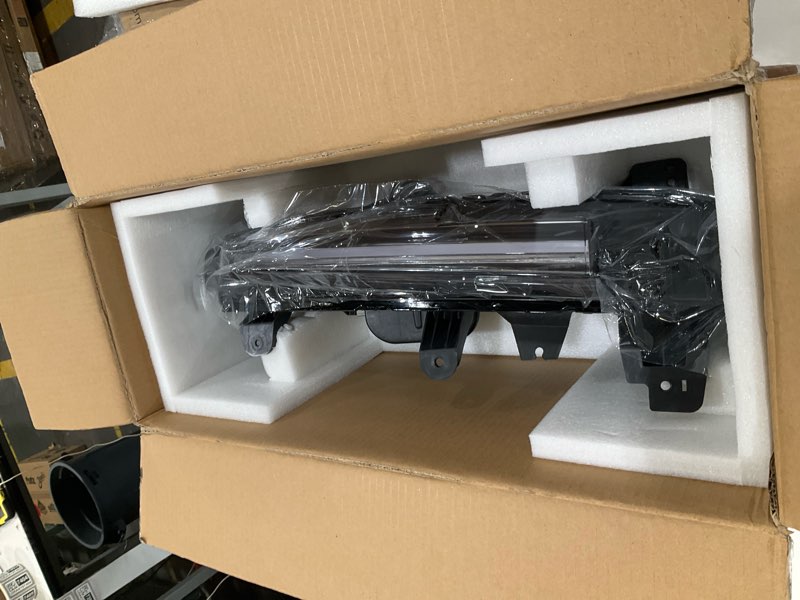 Condition photo showing Good Condition for drl right fog light assembly compatible with escalade 3.0l 6.2l 2021 2022 2023 passenger side daytime running lamp and turn signal light w/bulb 85117443 gm2563121