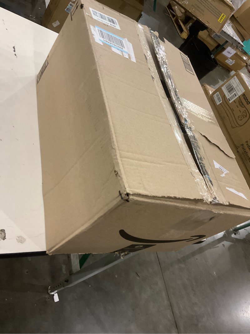 Condition photo showing Good Condition for Washable area rug