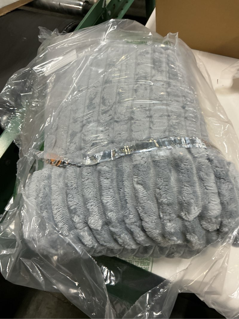 Condition photo showing Good Condition for 23-inch quilted recliner cover, light gray rabbit fur lazy boy chair protector, washable fabric slipcover for pets and kids, suitable for chaise lounges and furniture light gray3 23"