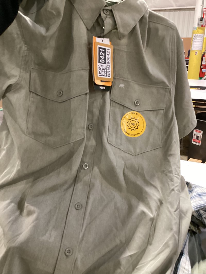 Condition photo showing Good Condition for BERNE APPAREL Men's Green Light weight Poplin Short sleeve Solid Button-down shirt ( M )