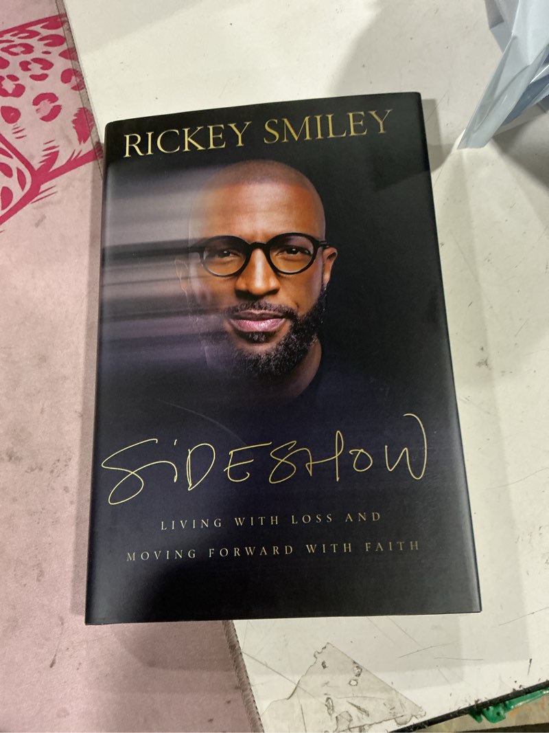 Condition photo showing Good Condition for sideshow - by  rickey smiley (hardcover)