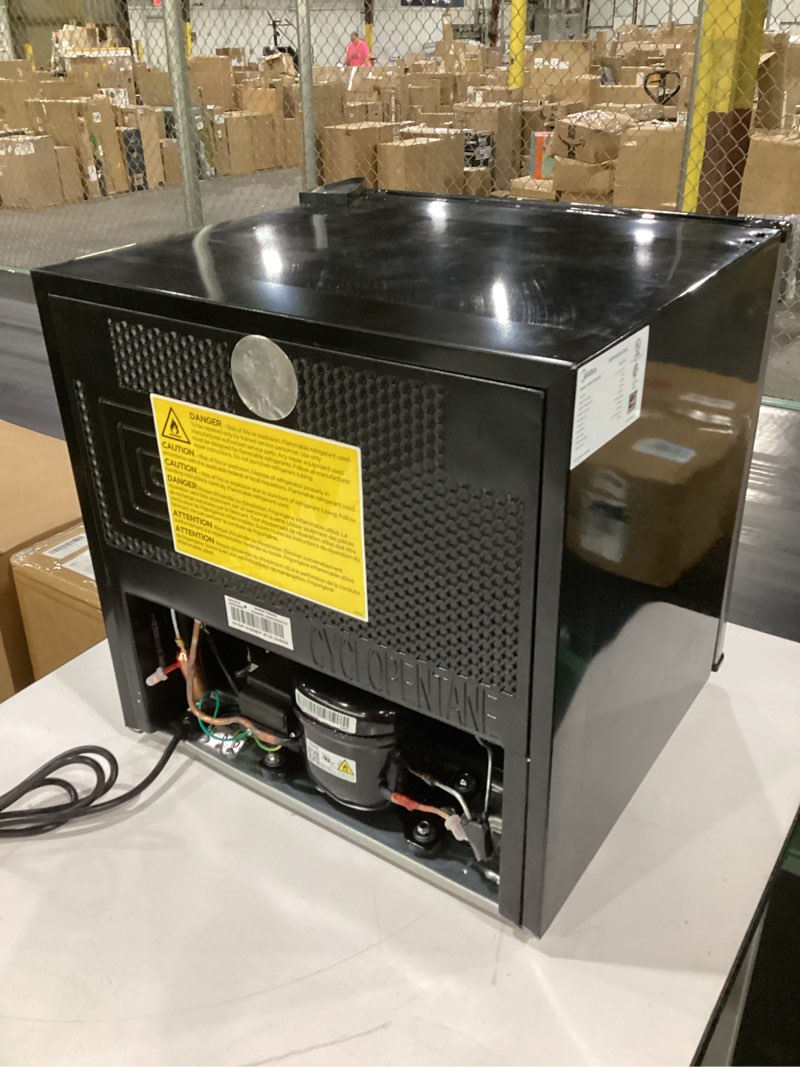 Condition photo showing Good Condition for midea merm17b0asl 1.7 cu ft mini fridge, compact refrigerator with adjustable thermostat, reversible