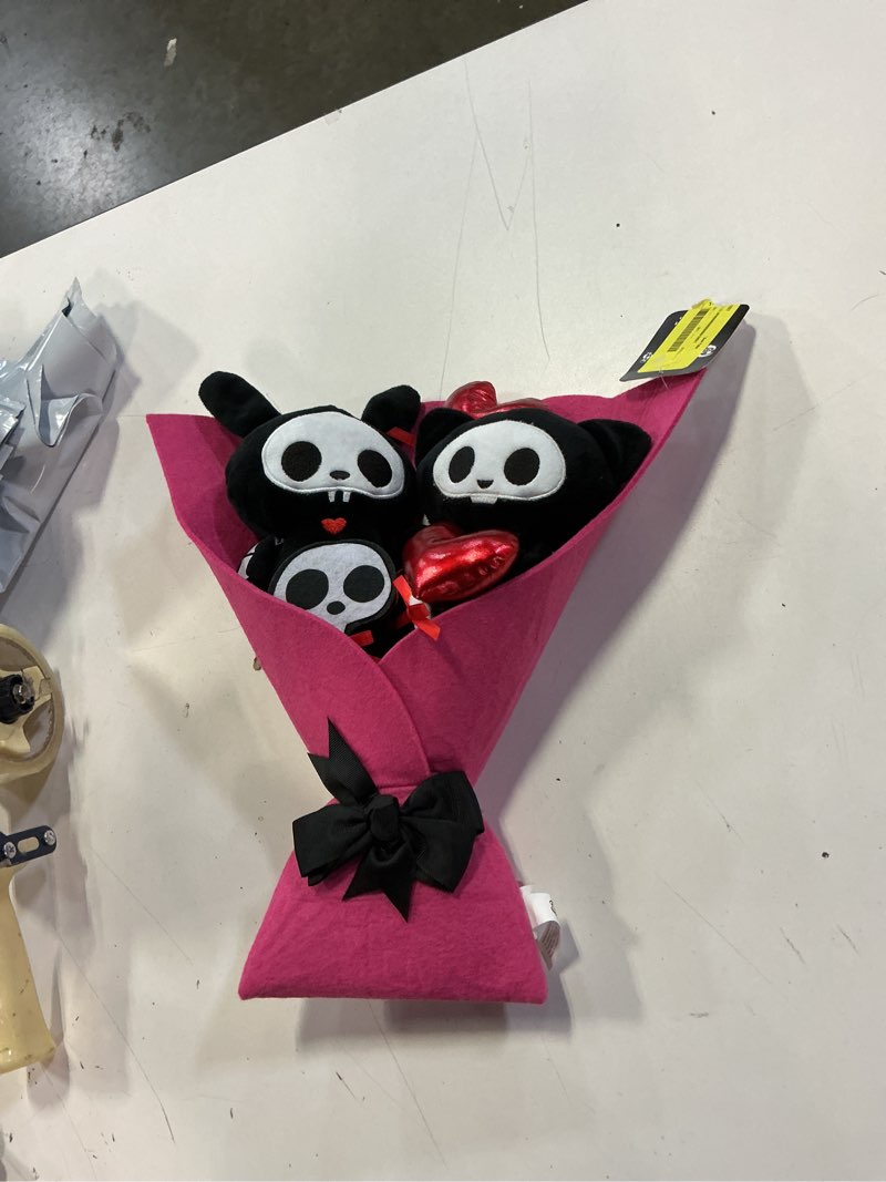 Condition photo showing Good Condition for skeleanimals plush valentines bouquet