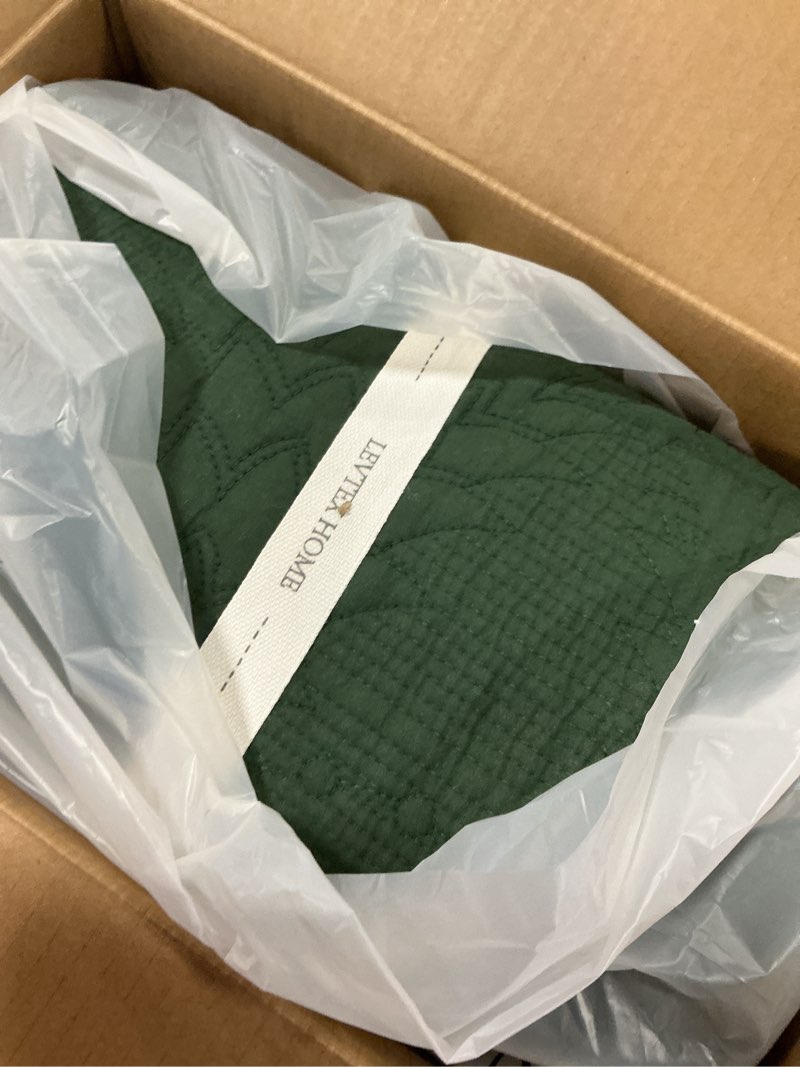 Condition photo showing New/Like New for Levtex Home - O Christmas Tree Quilt Set - King Quilt and Two King Shams - Christmas Tree - Green - 