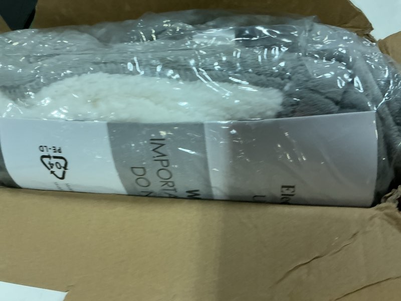 Condition photo showing Good Condition for estingo heated throw blanket electric blanket throw, heated blanket with 5 heating levels & 4 hours auto off, super cozy soft sherpa heating blanket with fast heating for bedding, 50"x60", light gray 2-light gray throw-50x60