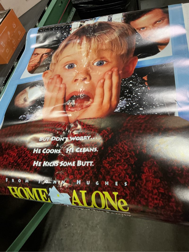 Condition photo showing Good Condition for home alone movie poster print (27 x 40)