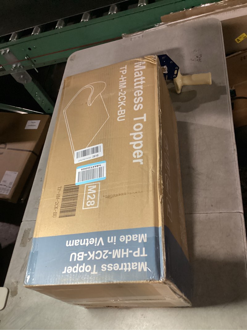 Condition photo showing New/Like New for Amazon Basics Hypoallergenic Quilted Mattress Topper Pad, 18 Inches Deep, Twin, White