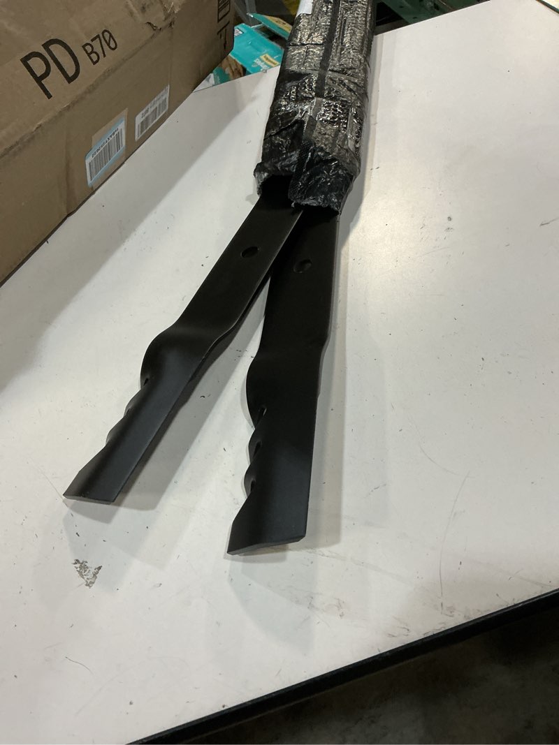 Condition photo showing Good Condition for 106-8744-03 gator mulching blade for 42" mower deck, replace 106-2247-03, 110-6568-03, 110-1857-03, compatible with toro timecutter ss4235, ss4215, ss4225, ss4200, 79214