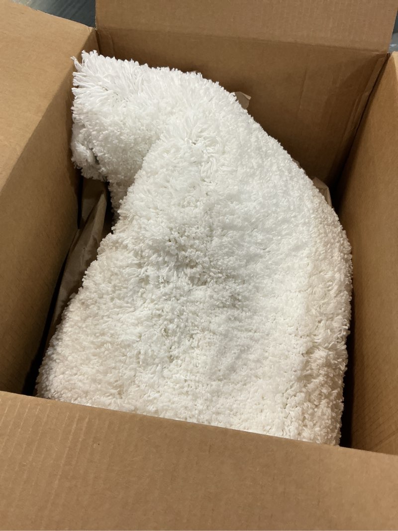 Condition photo showing Good Condition for white bathroom rug 20x32 non slip fluffy bath mat for bathroom floor washable plush luxury bath rug for tub soft shaggy absorbent shower sink mat white 1'8" x 2'8" (20''x32'' bathroom rug)