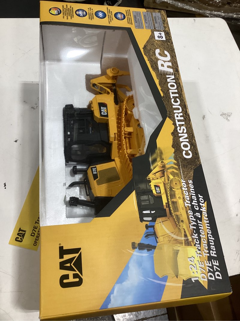 Condition photo showing Good Condition for diecast masters 1/24 caterpillar d7e dozer radio control made of durable plastic 25002