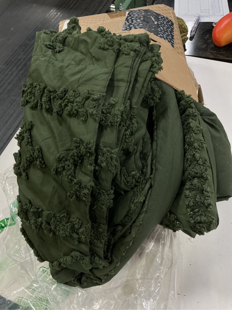 Condition photo showing Good Condition for bedsure tufted boho comforter set full - green boho bedding comforter set, 3 pieces farmhouse shabby chic embroidery bed set, soft jacquard comforter for all seasons full 04 - green  - elegant