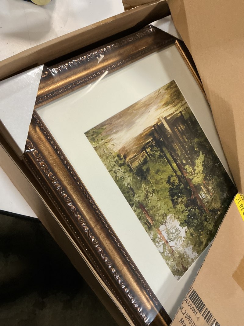 Condition photo showing Good Condition for splinterix 11x14 gold picture frame, 2 pack ornate vintage picture frames for wall or tabletop display, 11 x 14 photo frame gold with real glass, display poster 8x10 with mat or 11x14 without mat for antique déco antique bronze vintage picture frame 11x14