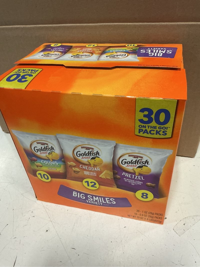 Condition photo showing New/Like New for exp/05/17/26)goldfish crackers big smiles variety pack with cheddar, colors, and pretzels, snack packs, 30 ct