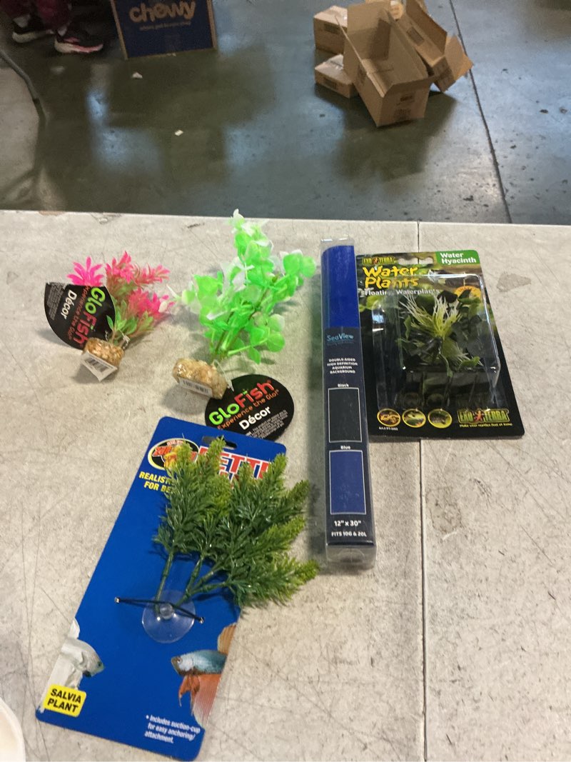 Condition photo showing New/Like New for Assortment of small pet items,miscellaneous small, variety of items multiple pieces, 5 items total