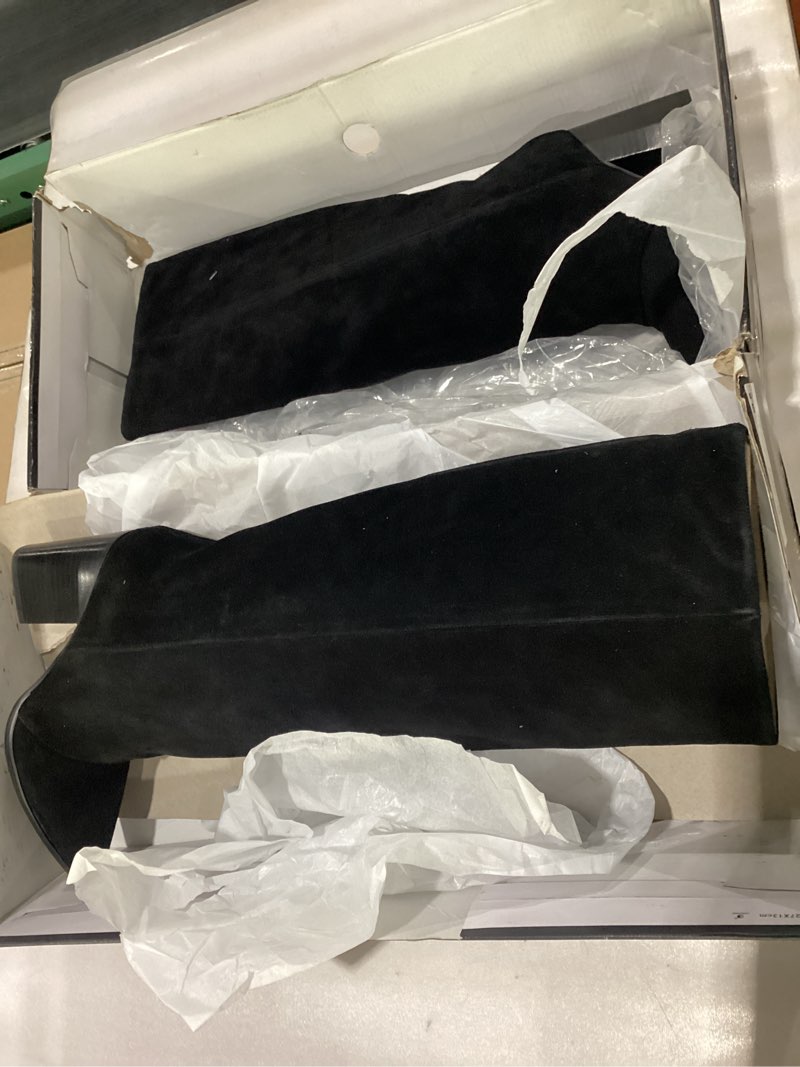 Condition photo showing New/Like New for Nine West womens Chicke 9 Black Suede 002