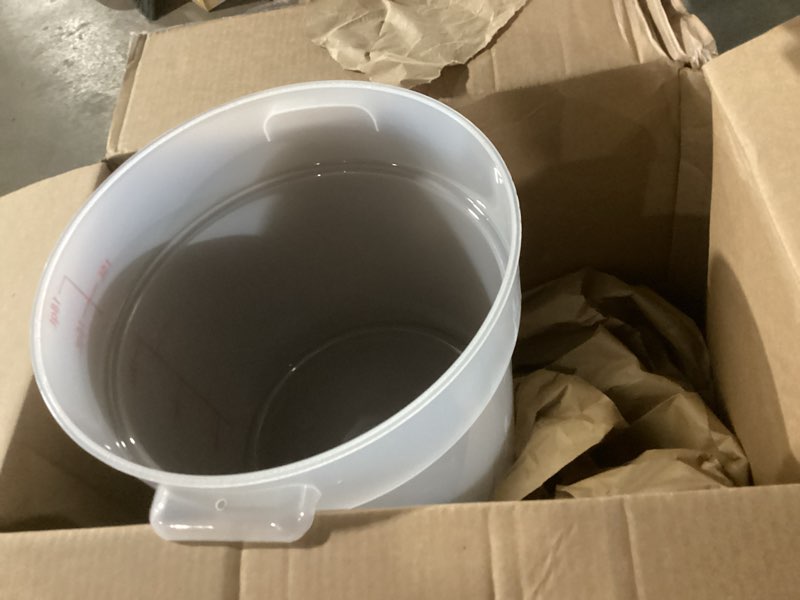 Condition photo showing New/Like New for restaurantware-met lux 18 quart food storage container, 1 translucent storage container - lids sold separately, red volume markers, dishwashable container, side handles, for storing foods 1 count 18 qt translucent