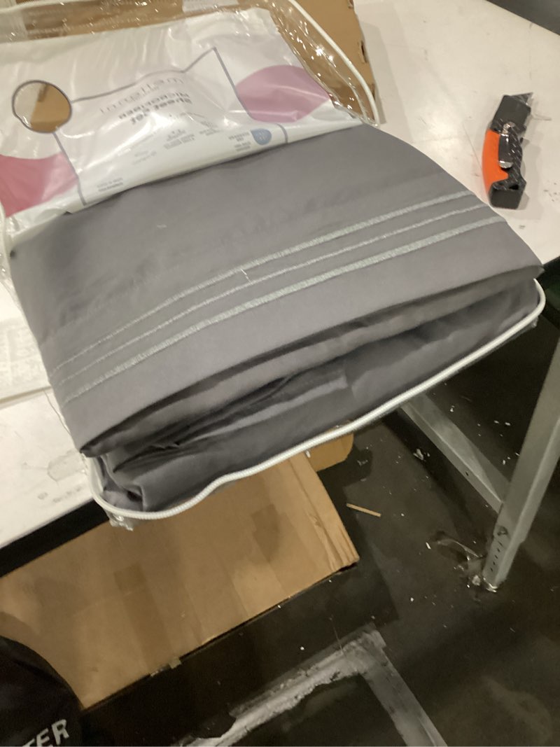 Condition photo showing New/Like New for Mellanni Full Sheets Set - 4 PC Iconic Collection Bedding - Hotel Luxury, Extra Soft, Cooling Bed Sheets - Wrinkle, Fade, Stain Resistant (Full, Gray) 1394 Gray Full