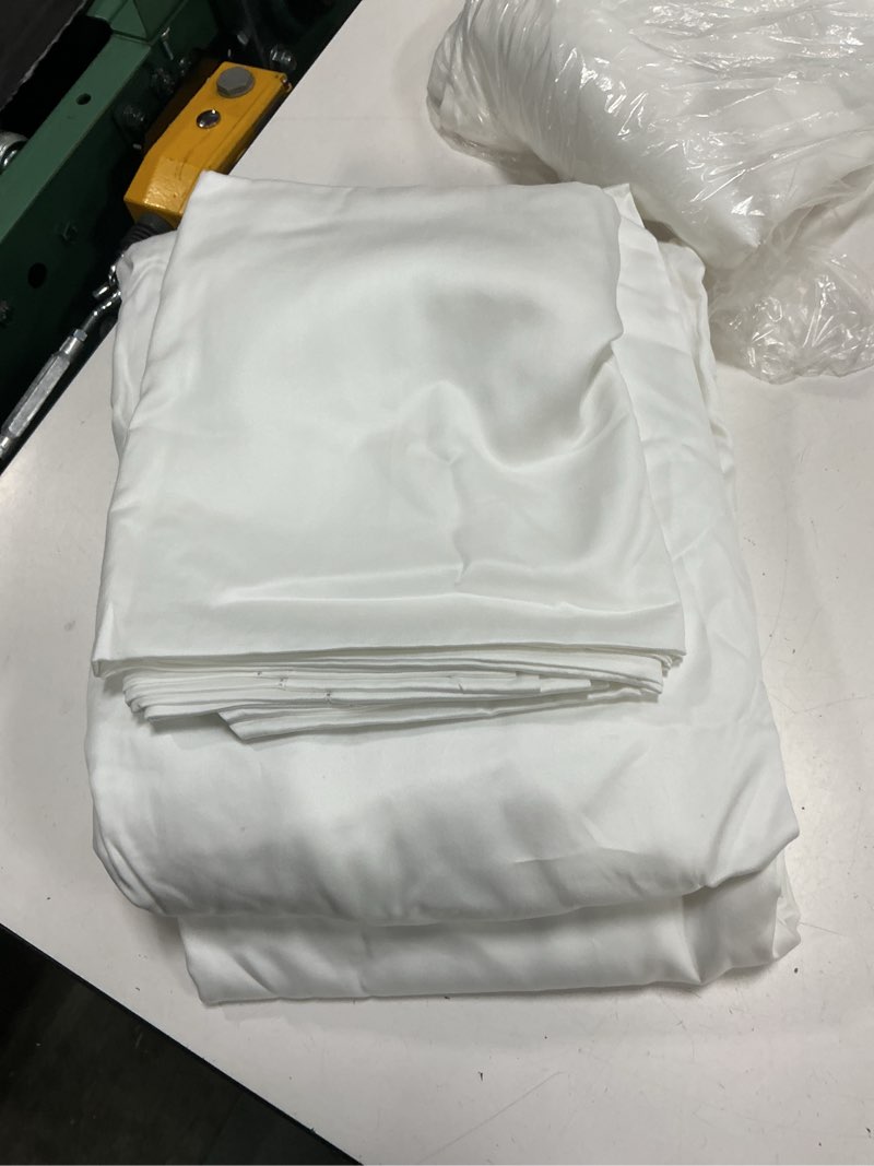 Condition photo showing Good Condition for quince bamboo sheet set king, white 