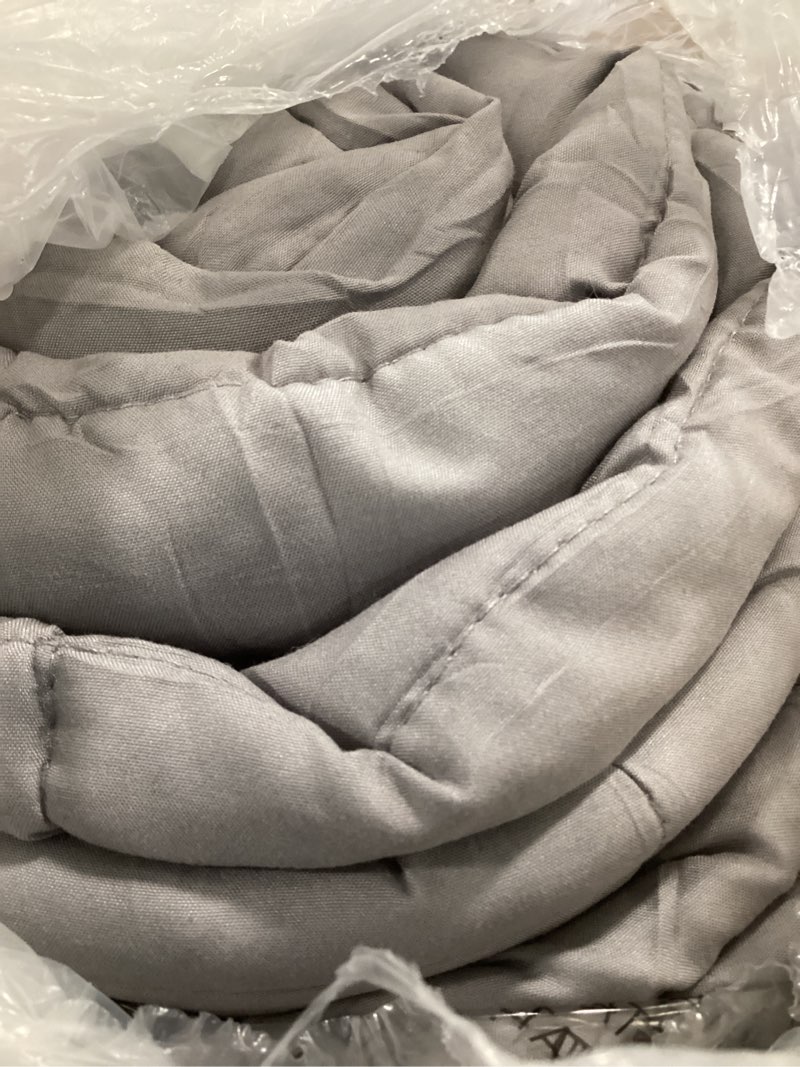 Condition photo showing New/Like New for Bedsure Comforter Duvet Insert - Quilted Comforters King Size, All Season Duvet, GentleSoft Down Alternative Bedding, with 8 Tabs, Gifts for Women/Men, Light Grey, King 90 x 102 Inches King Light Grey