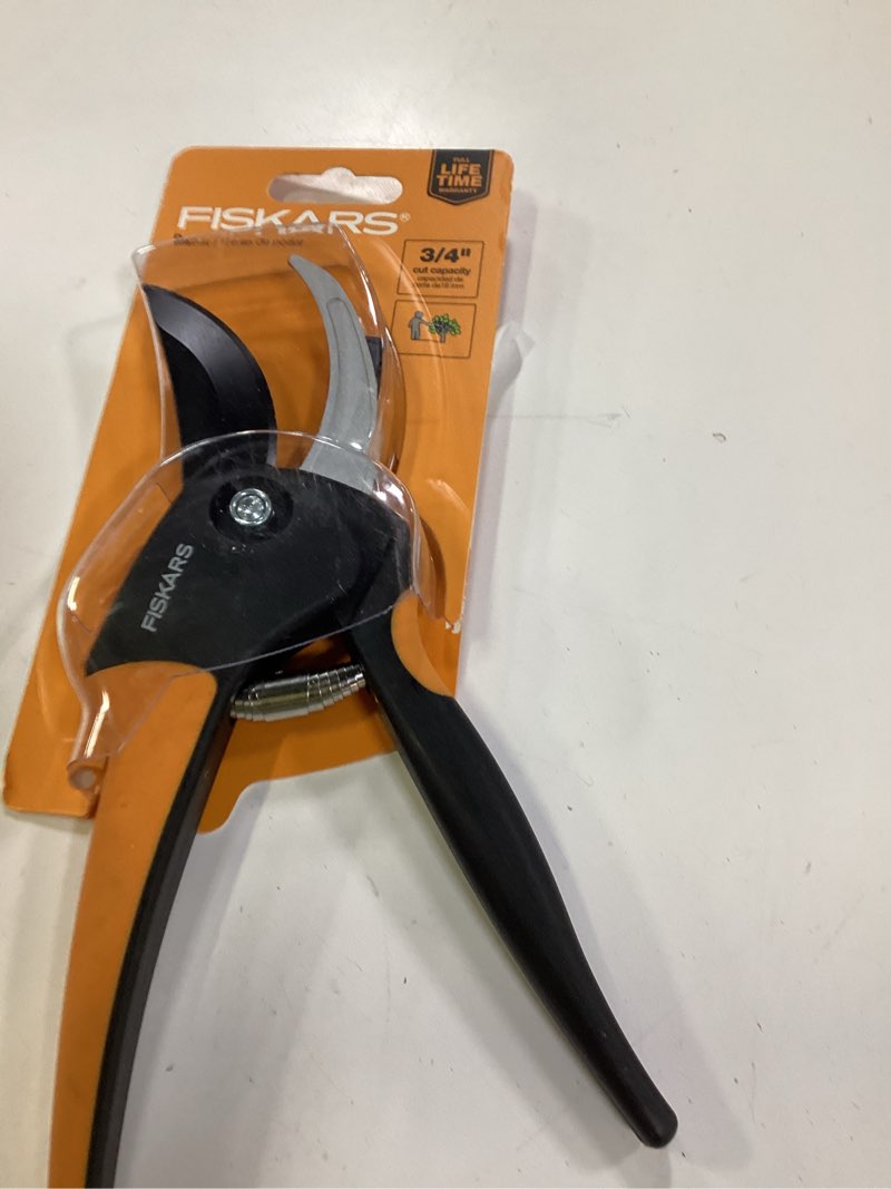 Condition photo showing Good Condition for fiskars steel bypass hand pruner with standard handle