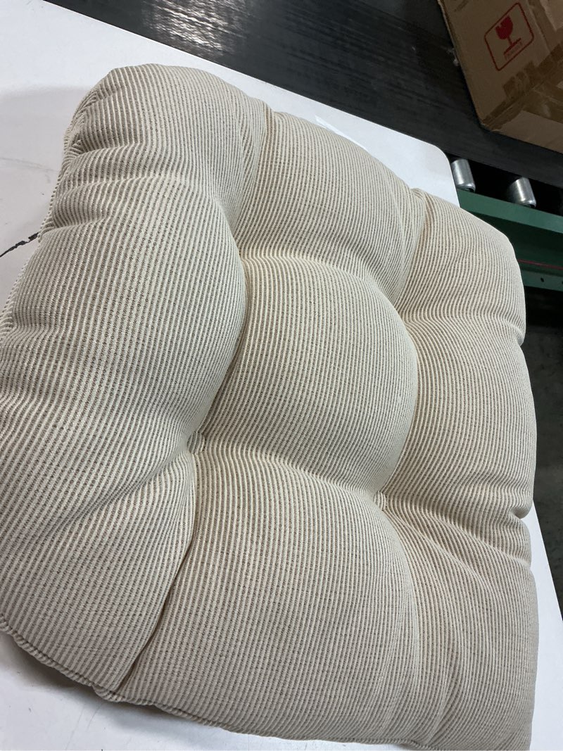 Condition photo showing Good Condition for Gripper Non Slip Venus XXL Universal Wicker Chair Cushion