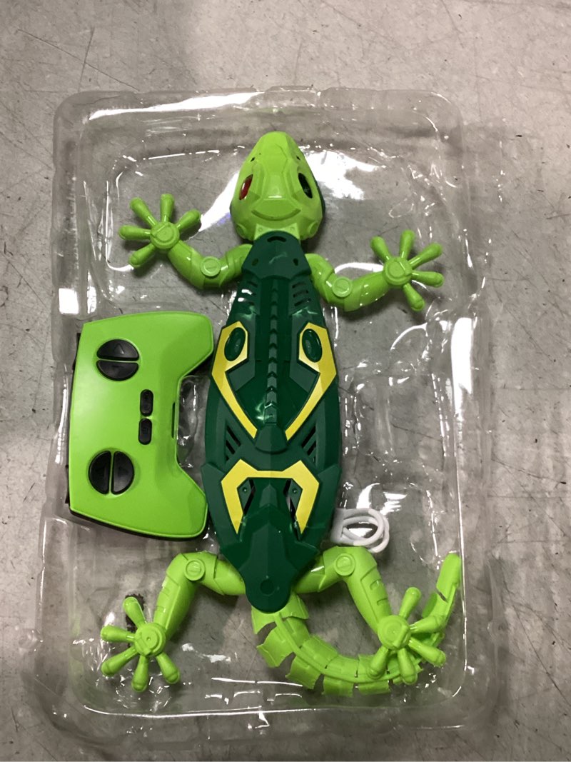 Condition photo showing As Is for Wall Climbing Lizard,Wall Crawler Robot Gecko Remote Control,Floor Ceiling Crawling Electric Lizard Rc Car Toy,Cool Kids Toys,Christmas Birthday Gifts for 3 4 5 6 7 8 9 10+ Year Old Boys Girls Teens Green