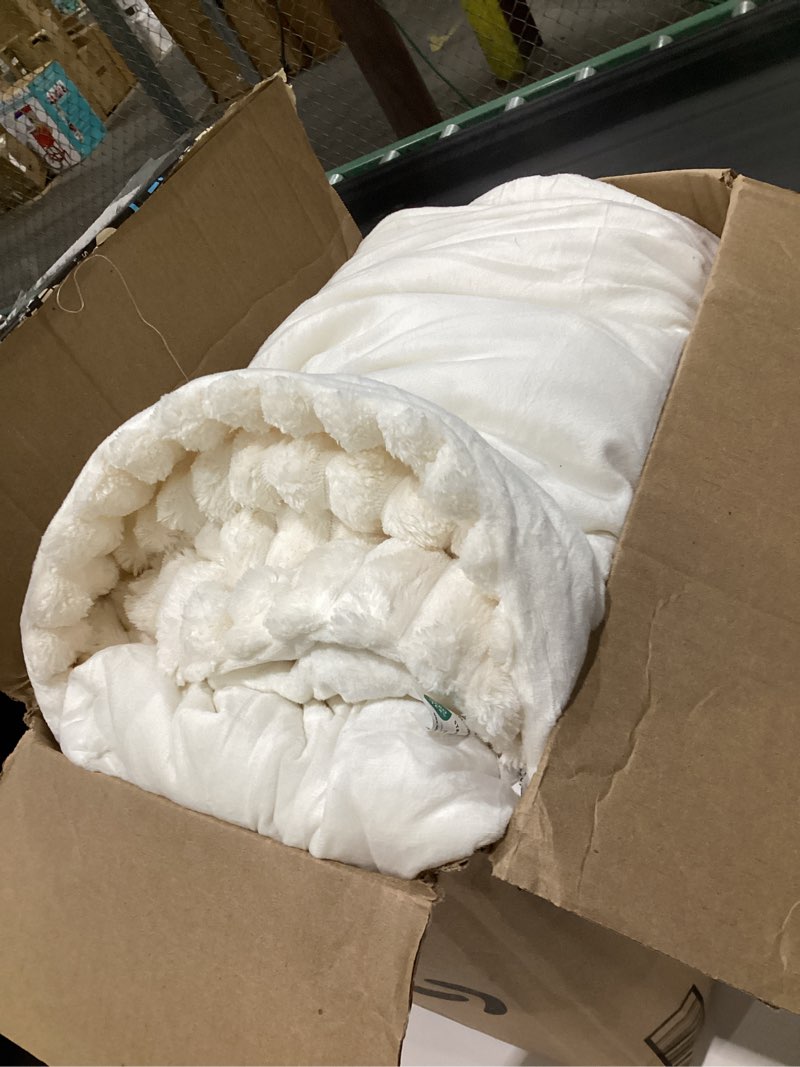 Condition photo showing Good Condition for BEDELITE Fleece King Comforter Set -Super Soft & Warm Fluffy Cream White Bedding, Luxury Fuzzy Heavy Bed Set for Winter with 2 Pillow Cases Cream White King