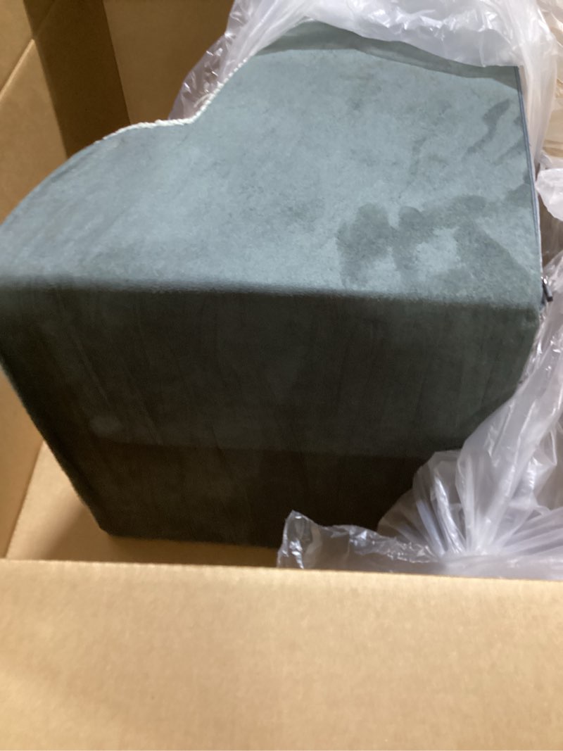 Condition photo showing Good Condition for (similar to) chic threads dog stairs for small dogs, 3-step dog stairs for high beds and couch, pet steps for small dogs and cats?non-slip stable indoor dog steps