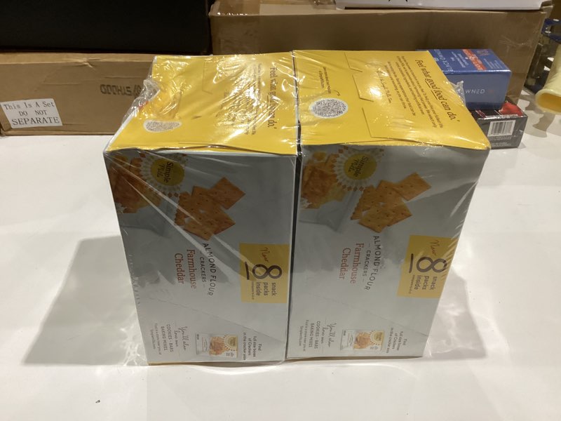 Condition photo showing New/Like New for Simple Mills Almond Flour Crackers Snack Packs, Farmhouse Cheddar, Gluten Free, Flax Seed, Sunflower Seeds, Corn Free, Good for Snacks, 6.5 oz, Pack of 2 (8 Bags per Box) Farmhouse Cheddar 6.5 Ounce (Pack of 2)